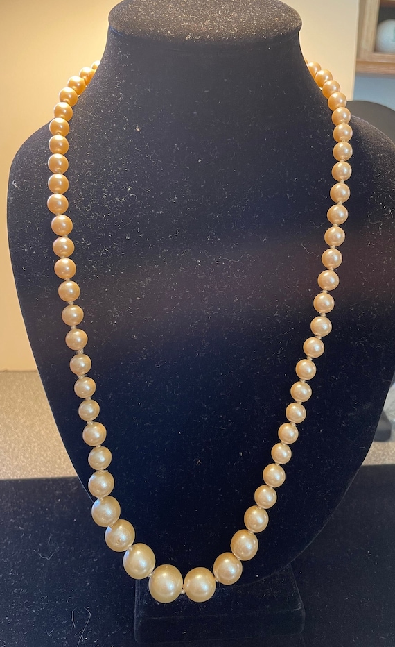 Graduated Pearl Necklace 12"