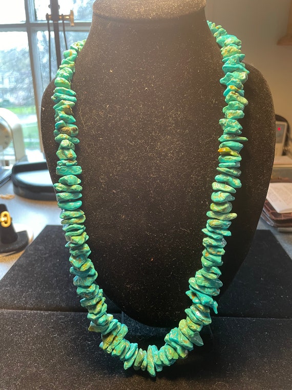 Necklace made of turquoise chips