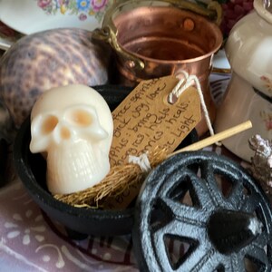 Skull Moonphase Wax Melts: Mystic Scented Ritual Melts