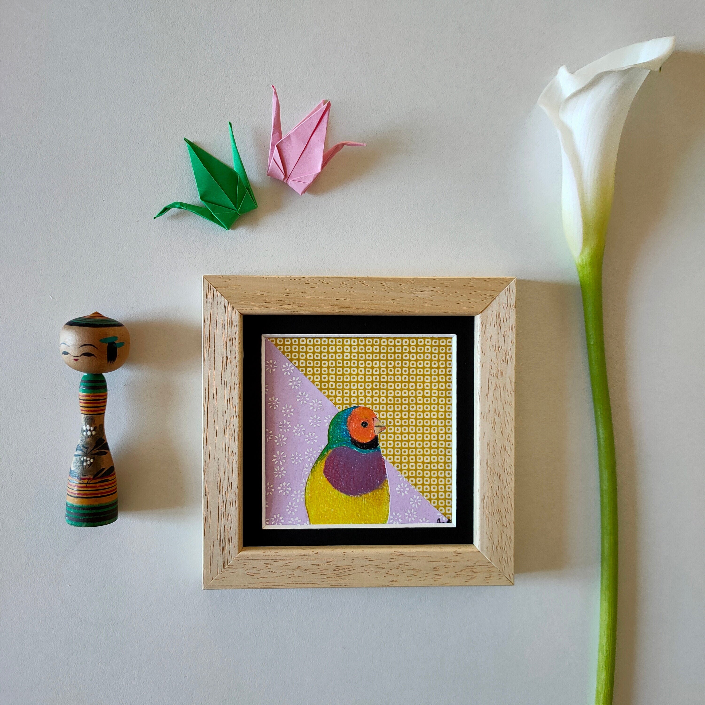 Petit Tableau Oiseau Multicolore Au Pastel Sec et Papier Japonais Fait Main