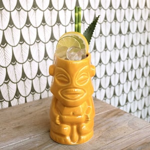 Tangaroa Tiki-Becher - Cocktailbecher aus mangofarbener Keramik - Barware im polynesischen Stil - Einzigartiges tropisches Trinkgeschirr Geschenk