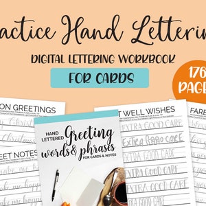 Può includere: Un quaderno digitale di calligrafia per biglietti da visita con 176 pagine. La copertina presenta un titolo scritto a mano "Greeting words & phrases for cards & notes" con una tazza di caffè e una fetta di torta sullo sfondo.
