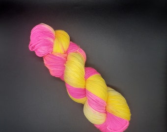 Seaside Citrus - Hand dyed yarn - DK - Double knit - Merino Wool - 100% wool - natural fiber - Variagated -