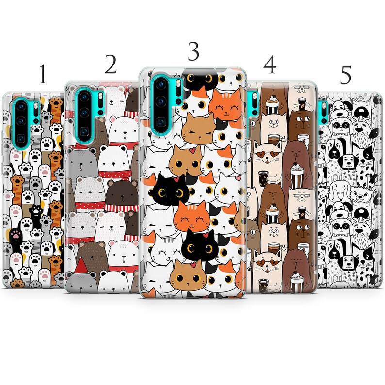 Pode incluir: Cinco capas de telefone diferentes com desenhos de animais de desenho animado coloridos. As capas apresentam gatos, c&atilde;es e patas em v&aacute;rias cores e padr&otilde;es.