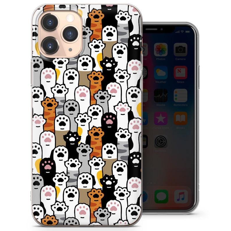 Pode incluir: Uma capa transparente para telefone com fundo branco e um padr&atilde;o de patas de gato coloridas. A capa &eacute; projetada para um iPhone.
