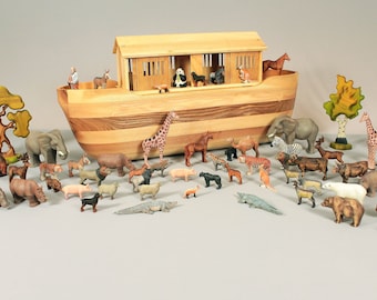 Wooden Noah's Ark with Animals Figures | Montessori and Waldorf Toys | Large Set of Wooden Animals with Noah Ark by Noelino