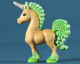 Licorne verte | Licorne en bois | Animaux Waldorf | Figurine de jouet Licorne | Terre de poney | Jouets imaginatifs | Animaux mythologiques