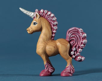 Licorne fuchsia | Licorne en bois | Animaux Waldorf | Figurine jouet licorne | Terre de poney | Jouets imaginatifs | Animaux mythologiques