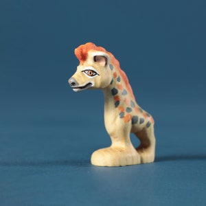 Houten hyena stripfiguur | Houten speelgoed | Handgemaakte hyena | Savannedieren | Safaridieren | Waldorf-speelgoed | Cadeau voor kinderen