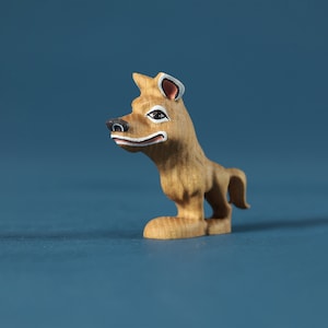 Houten Wolf stripfiguur | Houten speelgoed | Handgemaakte wolf | Bosdieren | Bosdieren | Waldorf-speelgoed | Cadeau voor kinderen