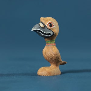 Personaje de dibujos animados de paloma de madera / pájaro hecho a mano / regalo para niños / estatuilla de pájaro paloma / juguetes Waldorf / juguete ecológico para niños pequeños