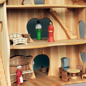 Holzspielzeug Puppenhaus mit Möbeln, Waldorf-Puppenhaus, Handgefertigtes Naturholz-Puppenhaus, Holzspielzeug, Doppelgrößen-Puppenhaus Bild 4