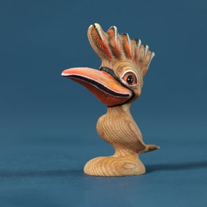 Personaje de dibujos animados de pájaro carpintero de madera / Pájaro hecho a mano / Regalo para niños / Animales Montessori / Juguetes Waldorf / Juguete ecológico para niños pequeños