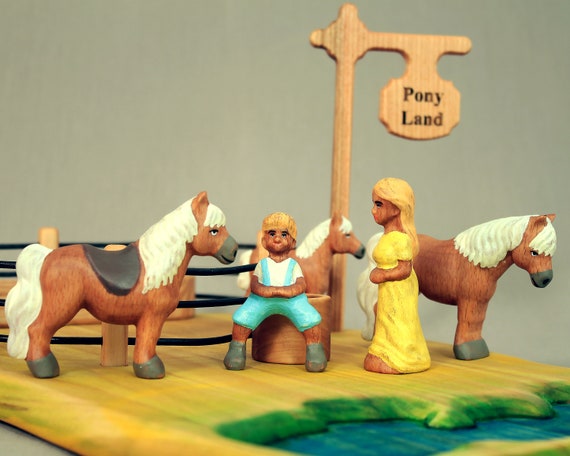SET di giocattoli di pony delle fate, My Little Pony, bambini con piccoli  cavalli, giocattolo di paddock di cavalli in legno -  Italia