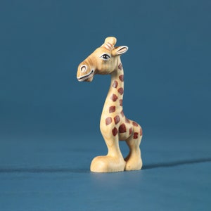 Personaje de dibujos animados de jirafa de madera / Juguetes de madera / Jirafa hecha a mano / Animales de sabana / Animales de Safari / Juguete Waldorf / Regalo para niños