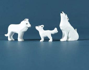 Famille de loups arctiques, animaux Waldorf en bois, figurines de loups, jouets bio, jouets en bois faits main, jeu ouvert