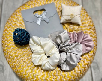 Chouchou satin , Scrunchie, chouchou en France, accessoire de cheveux fleurie et liberty