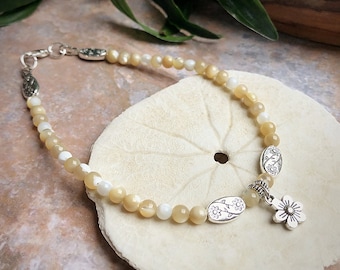 Mother of Pearl Flower Anklet