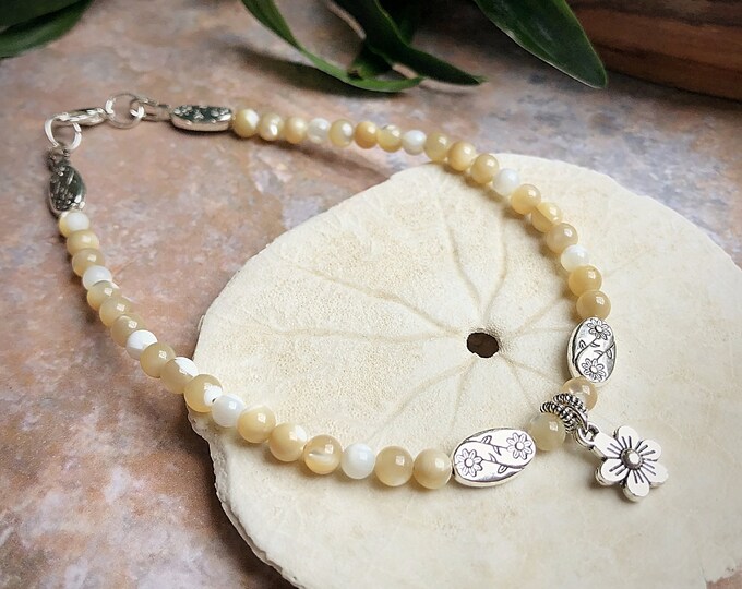 Mother of Pearl Flower Anklet