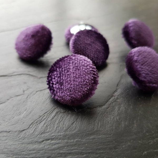 Dark purple velvet covered buttons 19mm, 23mm, 25mm or 31mm, hand covered fabric button, sets of buttons