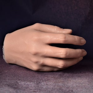 Severed silicone hand, realistic silicone fingers