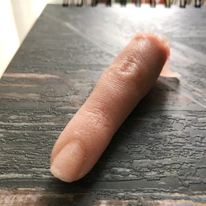 Severed realistic silicone finger, Unpainted realistic finger prop