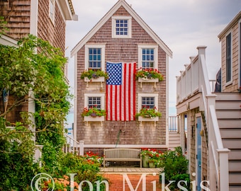 Casa icónica en Provincetown, Cape Cod, Massachusetts - Cape Cod Wall Art - P-Town in the Summer - ENVIO GRATUITO