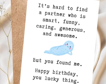 Puede incluir: Una tarjeta de felicitación blanca con texto en negro que dice: It's hard to find a partner who is smart, funny, caring, generous, and awesome. But you found me. Happy birthday, you lucky thing. Un personaje azul claro aparece debajo.