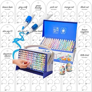 Può includere: Un set di 128 pennarelli acrilici in una scatola blu con manico. Le penne sono disposte in un arcobaleno di colori. L'immagine mostra anche due pennarelli blu e campioni di colore con nomi di animali.