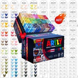 Puede incluir: Un conjunto de 320 rotuladores acrílicos de varios colores, presentados en una caja negra con el texto "ARTLY" y "SASPOO". Los rotuladores están dispuestos en un espectro de arcoíris, con muestras de color en el fondo.