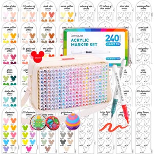 以下が含まれることがあります： 240色のソフトチップを備えた包括的なアクリルマーカーセット。ベージュのキャリングケースと金属製の缶に表示されています。セットには、カラー見本と2つのアクリルペインターマーカーが含まれています。画像には装飾品も含まれています。