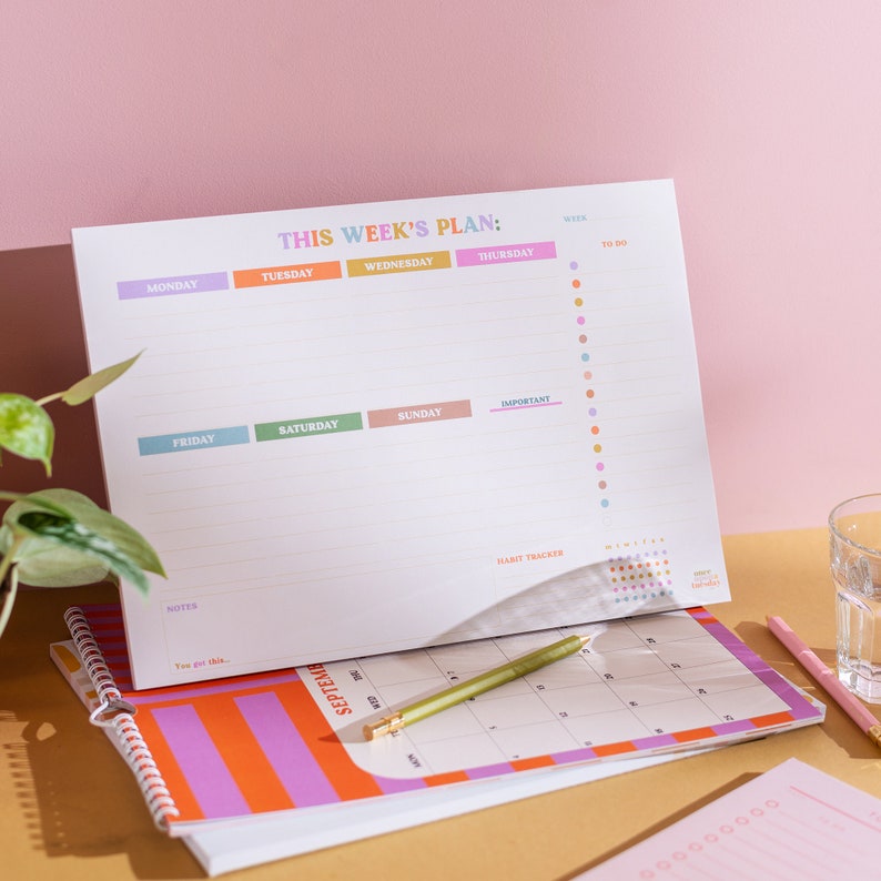 A4 weekly planner pad with 7 days, to do list, notes section and habit tracker. 100% recycled paper and made in the UK.