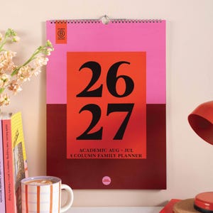 2026–2027 A3-väggkalender för familjen | Fet block | Årsplanerare med 5 kolumner | Rosa och vinröd | Familjeorganisatör
