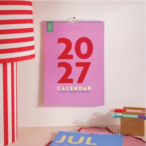 Calendario 2027 / Planificador de pared colgante / Diseño colorido / Calendario de 12 meses / Tamaño compacto A4 con cuadrícula para citas / Papel reciclado imagen 1