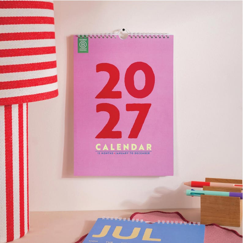 Calendario 2027 / Planificador de pared colgante / Diseño colorido / Calendario de 12 meses / Tamaño compacto A4 con cuadrícula para citas / Papel reciclado imagen 1