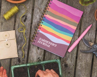 Diario di giardinaggio A5, pianificatore di giardini / quaderno di piantagione / registro di giardinaggio quinquennale / elenco di cose da fare stagionali / tracciamento delle piante / 100% riciclato