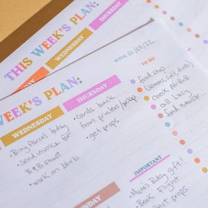 A4 weekly planner pad with 7 days, to do list, notes section and habit tracker. 100% recycled paper and made in the UK.
