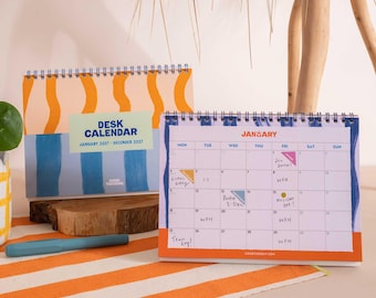 Calendario de escritorio 2027 / Rayas costeras / Calendario con estampado oceánico / Vista mensual / Verde azulado y ámbar / Papelería colorida / Decoración para la oficina en casa
