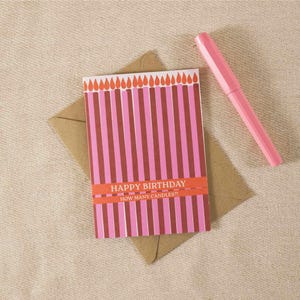 Carte d'anniversaire amusante pour elle | Combien d'anniversaires ? | Salutation humoristique | Carte A6 en papier recyclé | Intérieur vierge avec enveloppe kraft