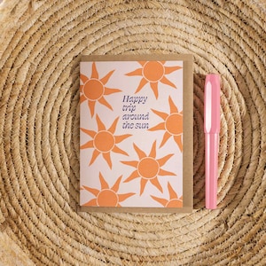 carte d'anniversaire rayon de soleil | Design soleil audacieux | Esthétique bohème | Carte de voeux recyclée | Blanc à l'intérieur | A6 avec enveloppe kraft