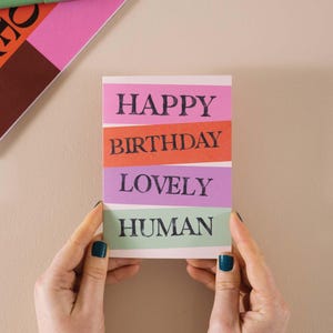 belle carte humaine de joyeux anniversaire | Typographie audacieuse et ludique | Carte d'anniversaire recyclée | Blanc à l'intérieur | A6 avec enveloppe kraft