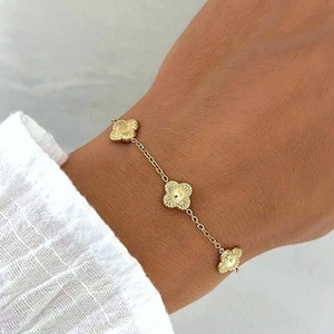 Gold Plated Clover Bracelet Fine Chain Small Flower Pendants Women's Gift
