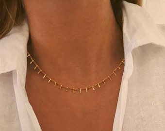 Pozłacany naszyjnik z modnymi frędzlami, wielorzędowy naszyjnik z kolcami, choker, naszyjnik z wisiorkiem, złoty naszyjnik z medalionem, złoty naszyjnik z rombem