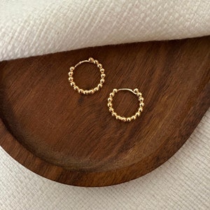 Boucles d'oreilles Plaqué Or Mini hoop earring avec billes Mini créoles dormeuses charms oreilles
