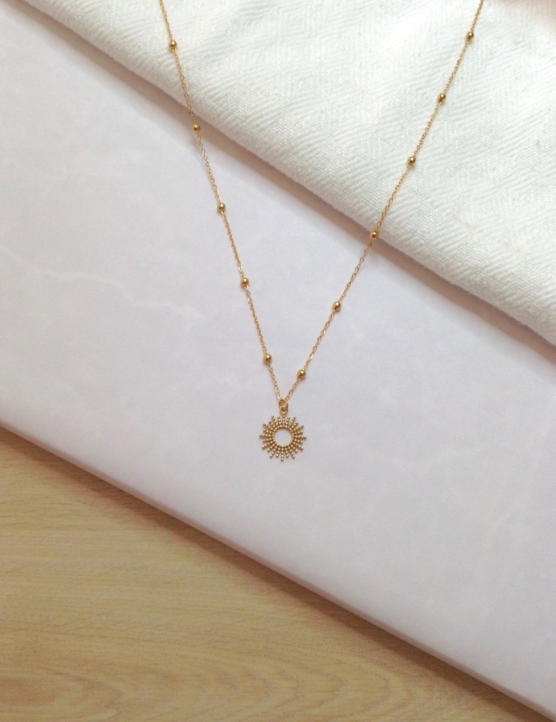 Collier Soleil Plaqué Or pendentif cercle soleil tendance collier chaine fine satellite chaine petites boules pendentif soleil 画像 2