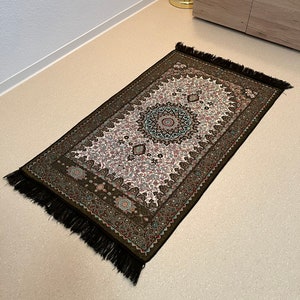 Small rug prayer rug oriental