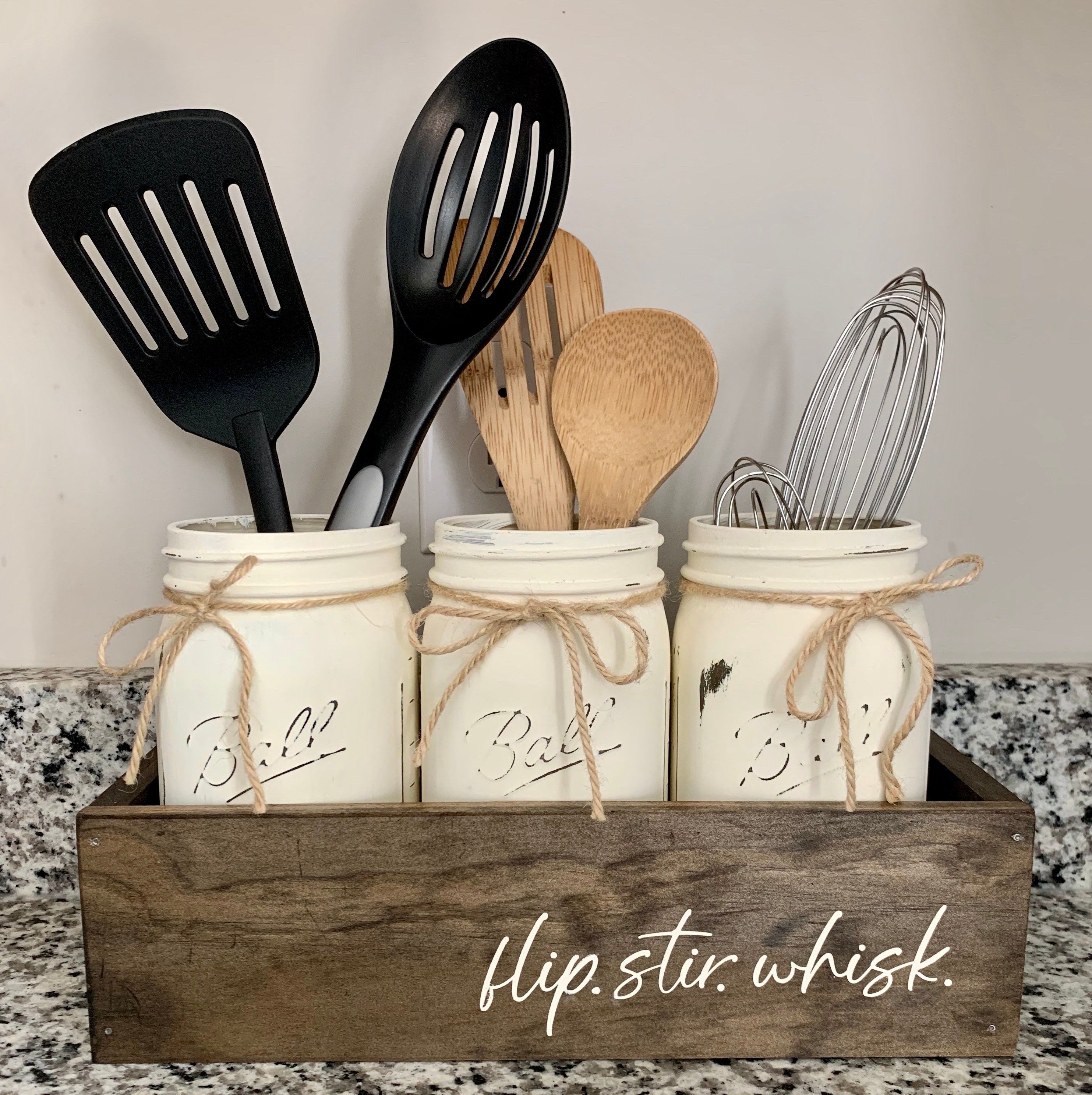  The Refined Glaze Farmhouse Utensil Holder for Countertop -  Ceramic Farmhouse Utensil Holder (7in x 5in) - Large Elegant Kitchen  Storage Organizer for Spatulas and Spoons (Beige and White) : Home