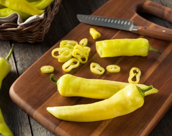 25+ Sweet Banana Pepper Seeds, Vegetable Garden Seeds, Non-GMO, Heirloom