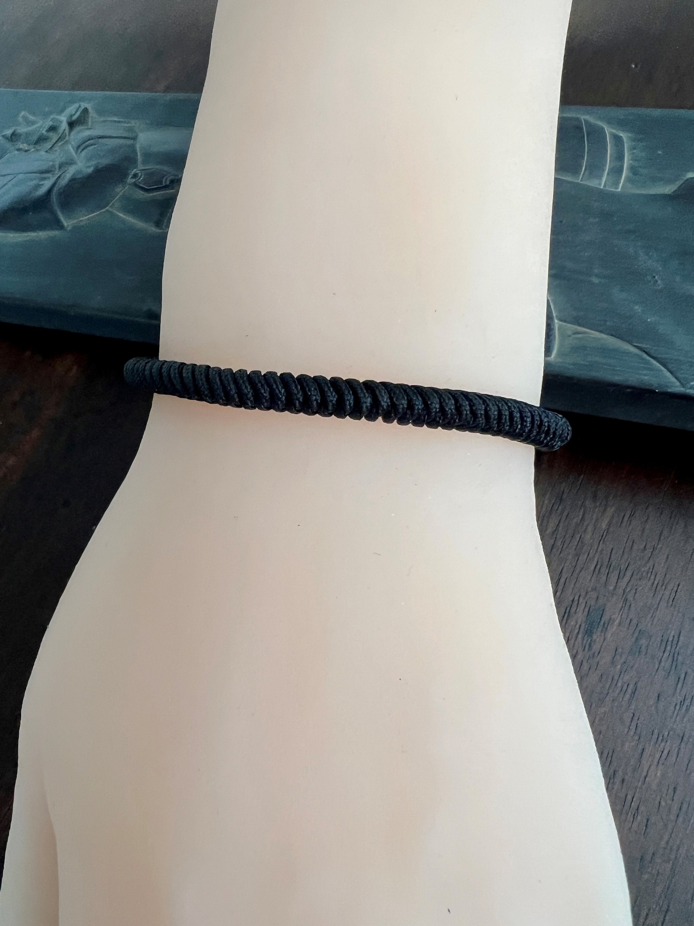 Exinox Traditionele Tibetaanse geluksbrenger armband voor dames en heren, boeddhistisch patroon en metalen strikken, groen, één maat, metaal, One Size, Metaal