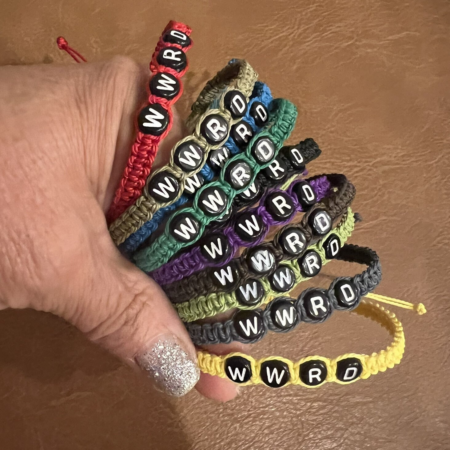 Bracciale Uomo WWJD In Pelle "What Would Jesus Do" | Regalo Cristiano Portafortuna